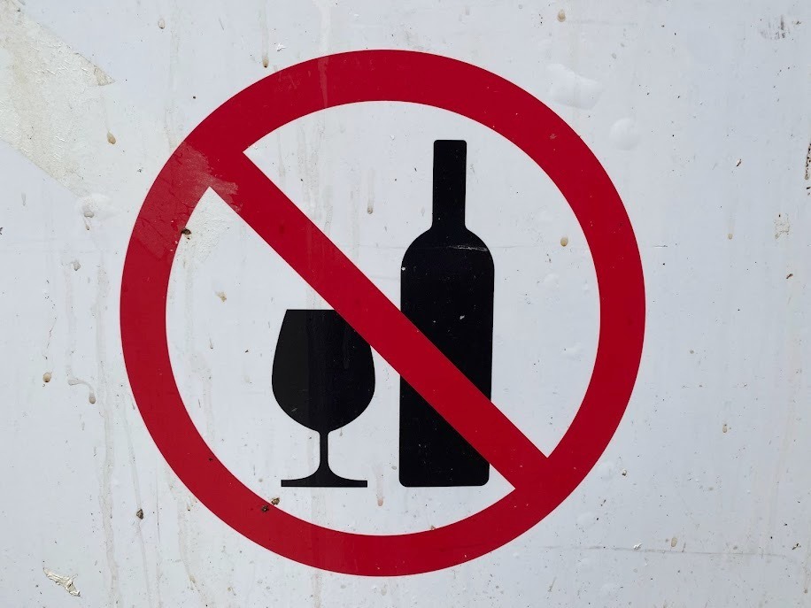 road sign banning alcohol